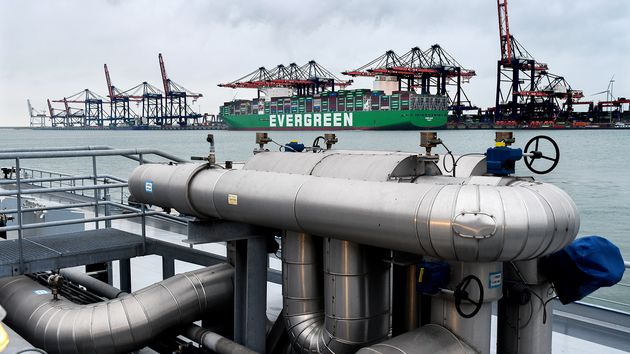 Maritime shipping bunkers more fuel in Rotterdam in 2022